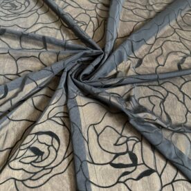 Dentelle Noir (Roses) – 145 x 150